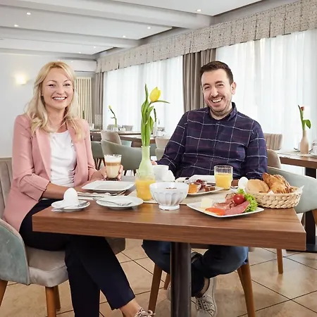 Отель Meyerhof Лёррах